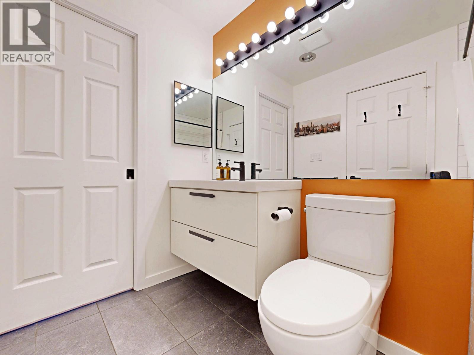 #105-4738 53 Street, Delta