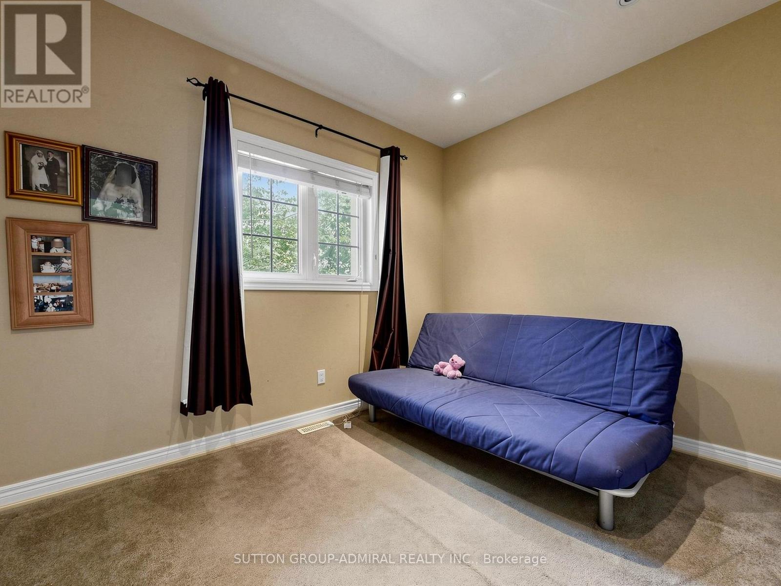 3 RAYMOND DRIVE - 22