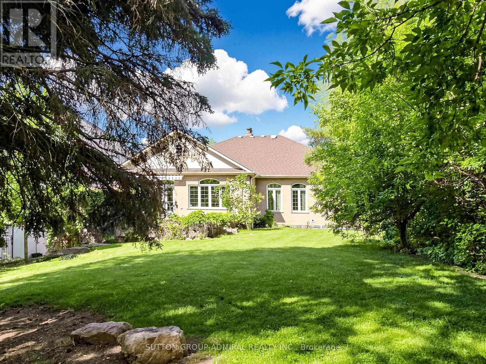 3 RAYMOND DRIVE - 32