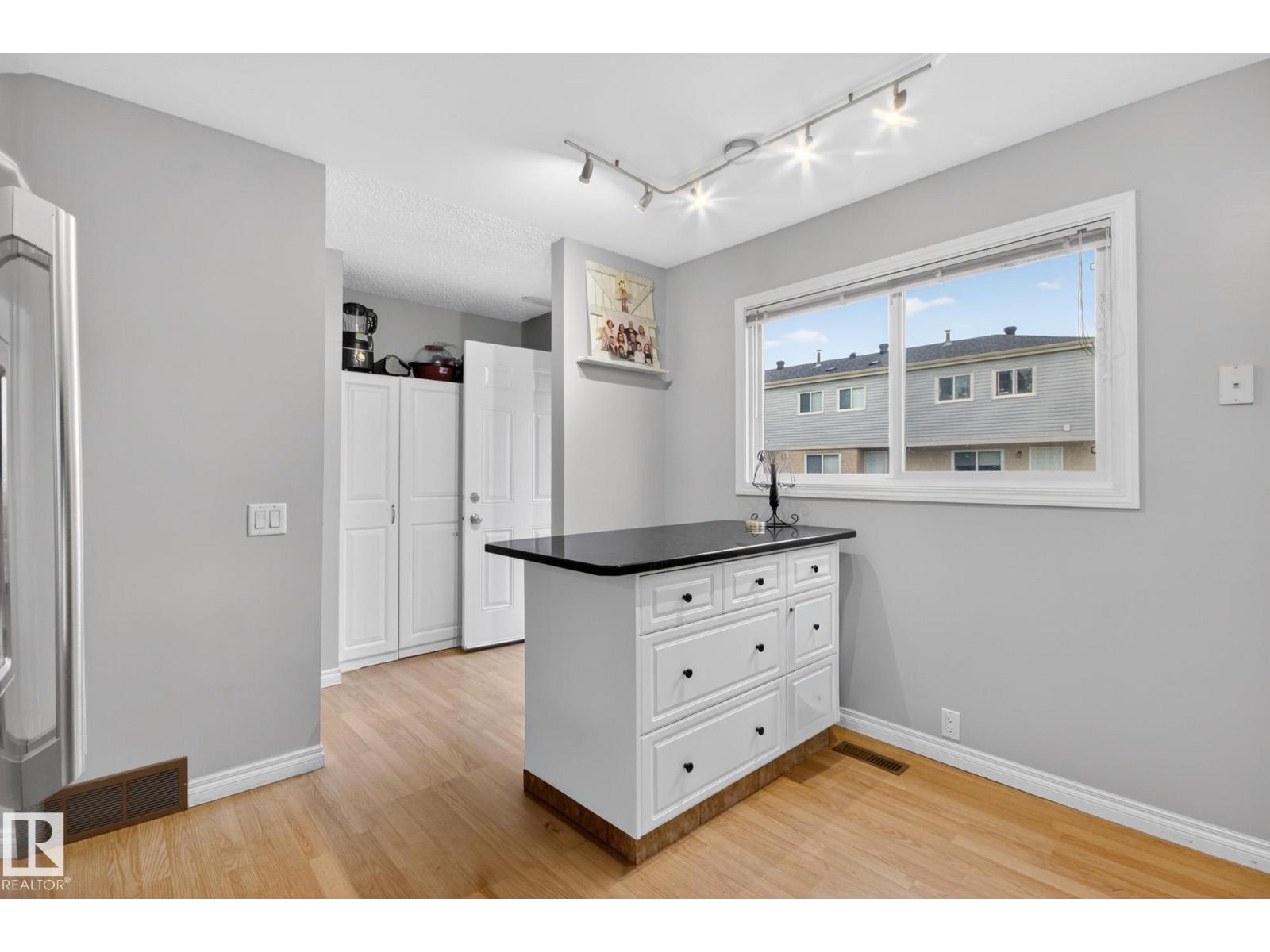 #11 2131 OAK ST — photo 15