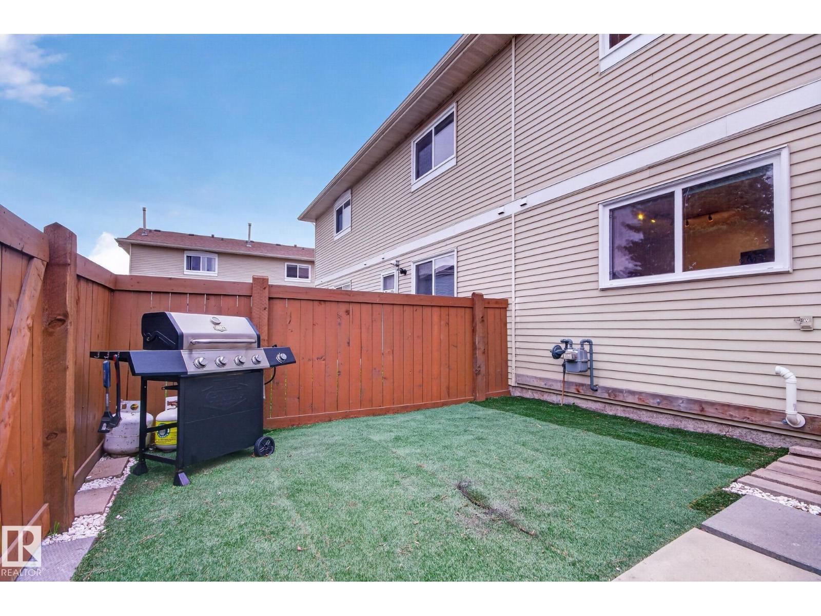 #11 2131 OAK ST — photo 23