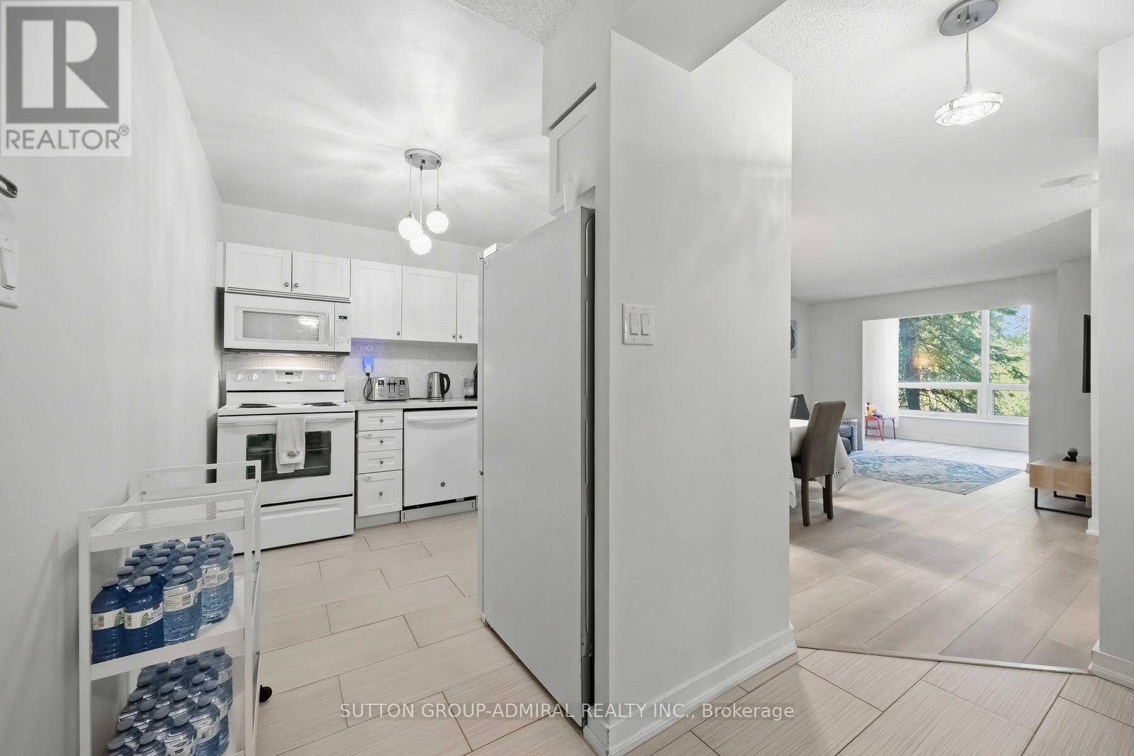 #220 326 MAJOR MACKENZIE DRIVE - 11