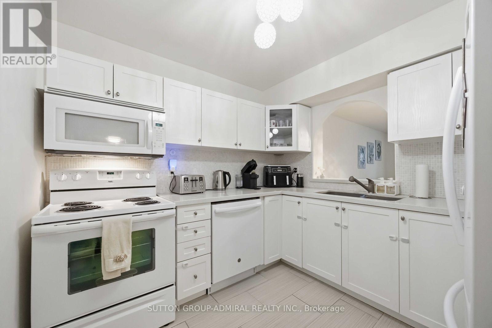 #220 326 MAJOR MACKENZIE DRIVE - 12