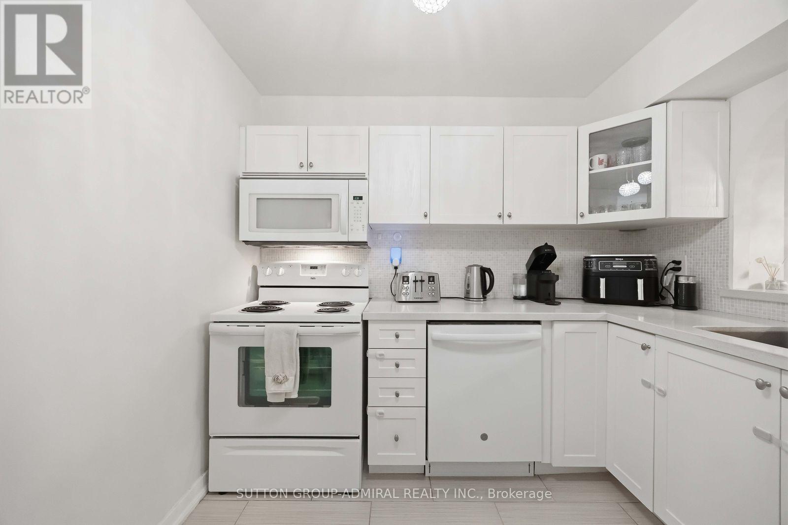 #220 326 MAJOR MACKENZIE DRIVE - 13