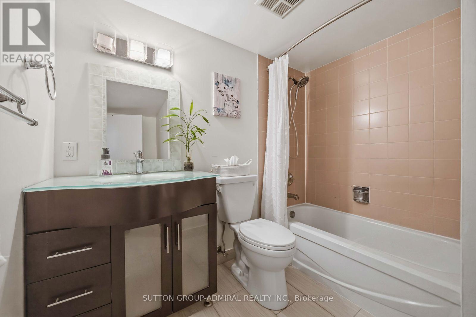 #220 326 MAJOR MACKENZIE DRIVE - 18