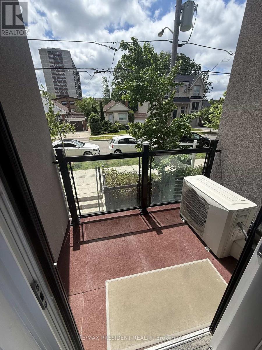 #6 12 MARQUETTE AVENUE S - 19