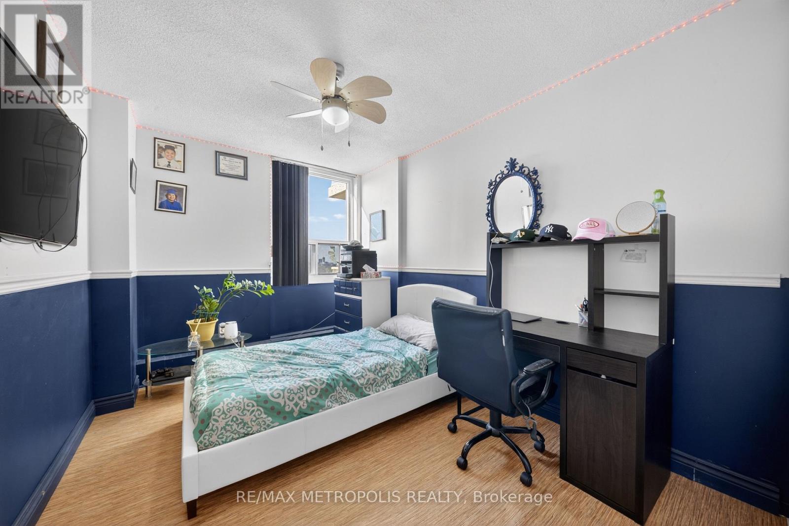 #1102 15 TORRANCE ROAD - 21