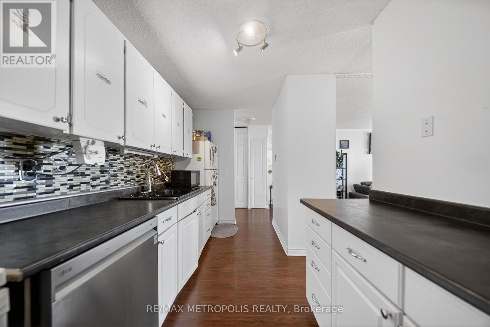 #1102 15 TORRANCE ROAD - 5