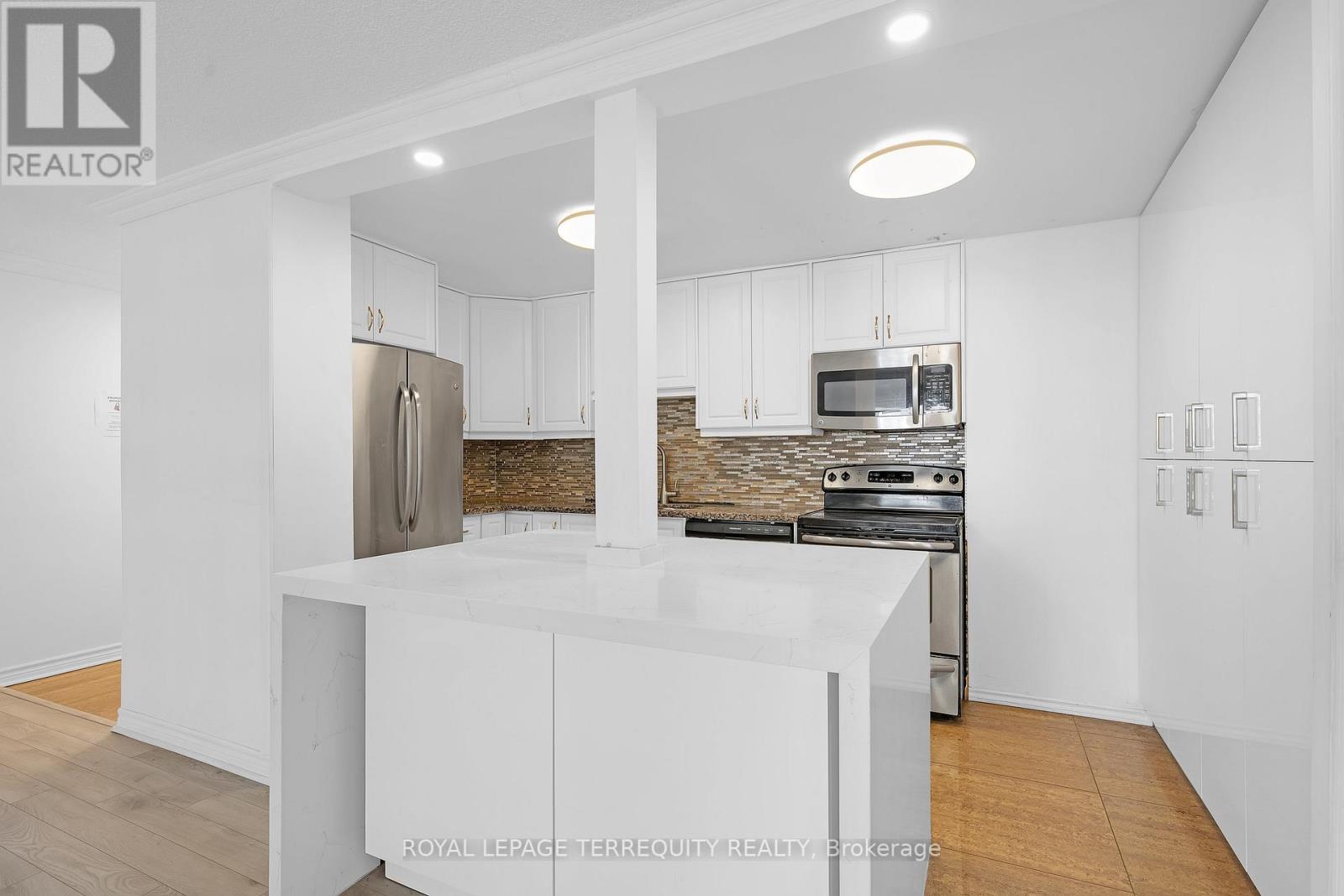#804 50 INVERLOCHY BOULEVARD - 11