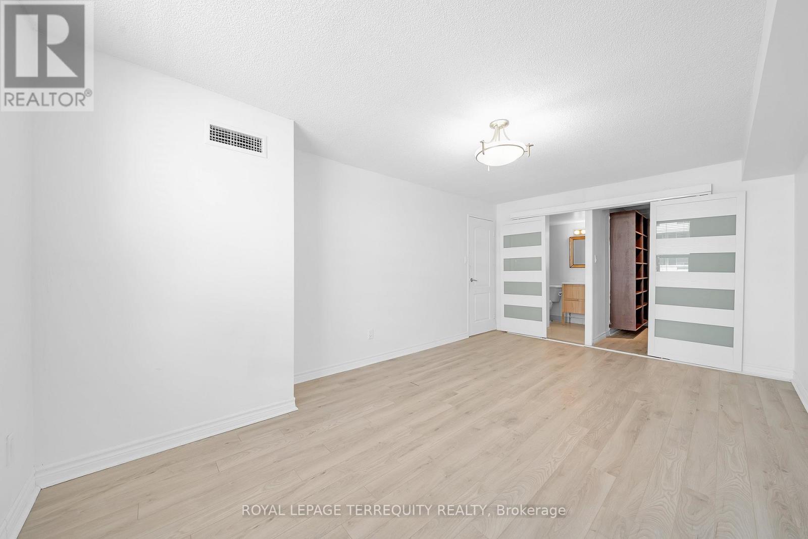 #804 50 INVERLOCHY BOULEVARD - 18