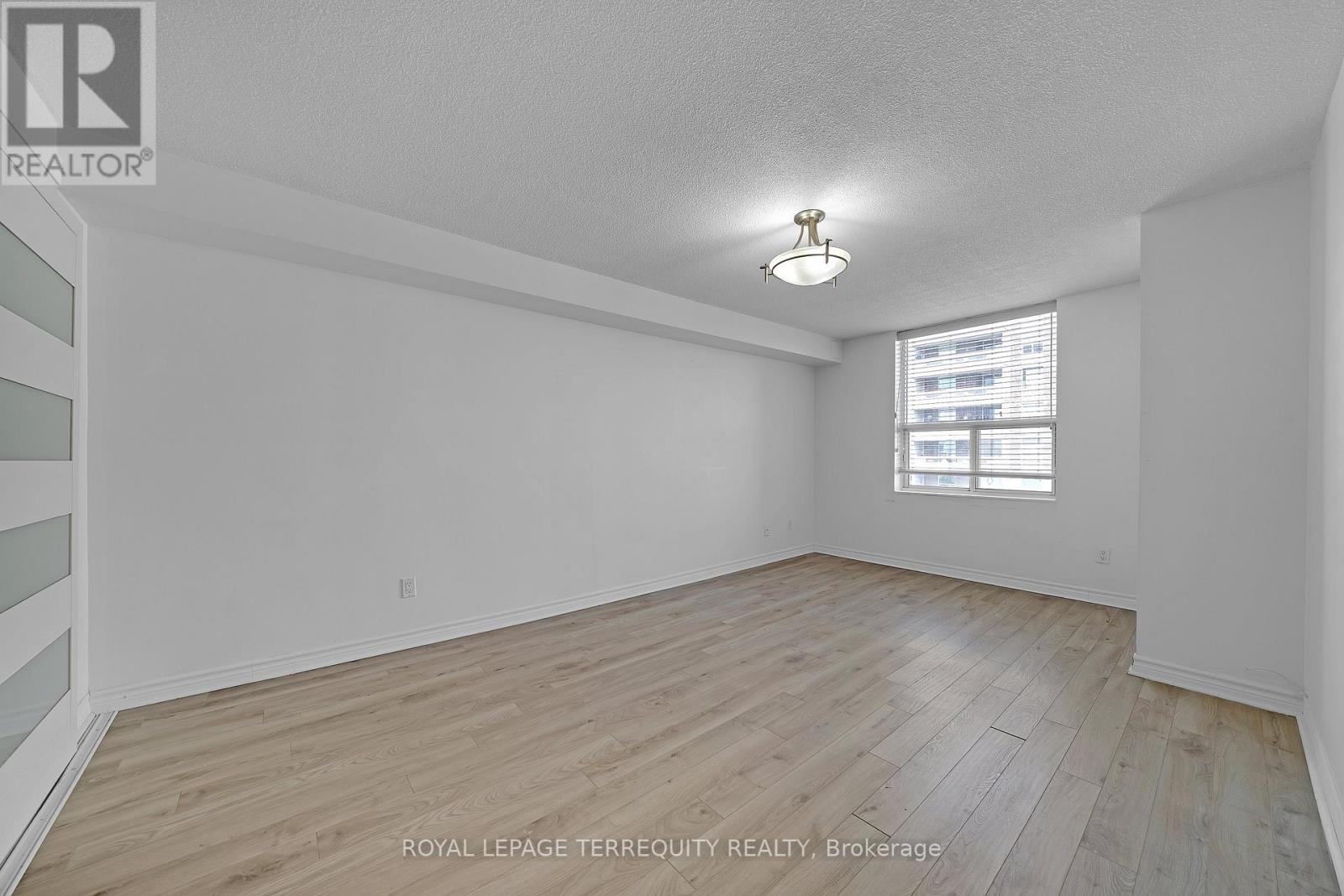 #804 50 INVERLOCHY BOULEVARD - 16