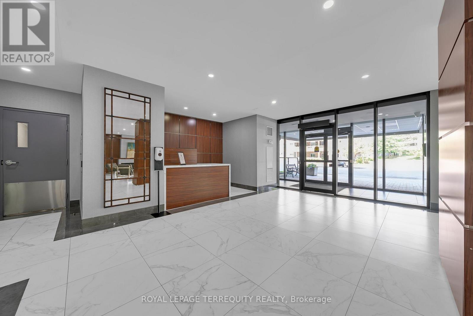 #804 50 INVERLOCHY BOULEVARD - 29