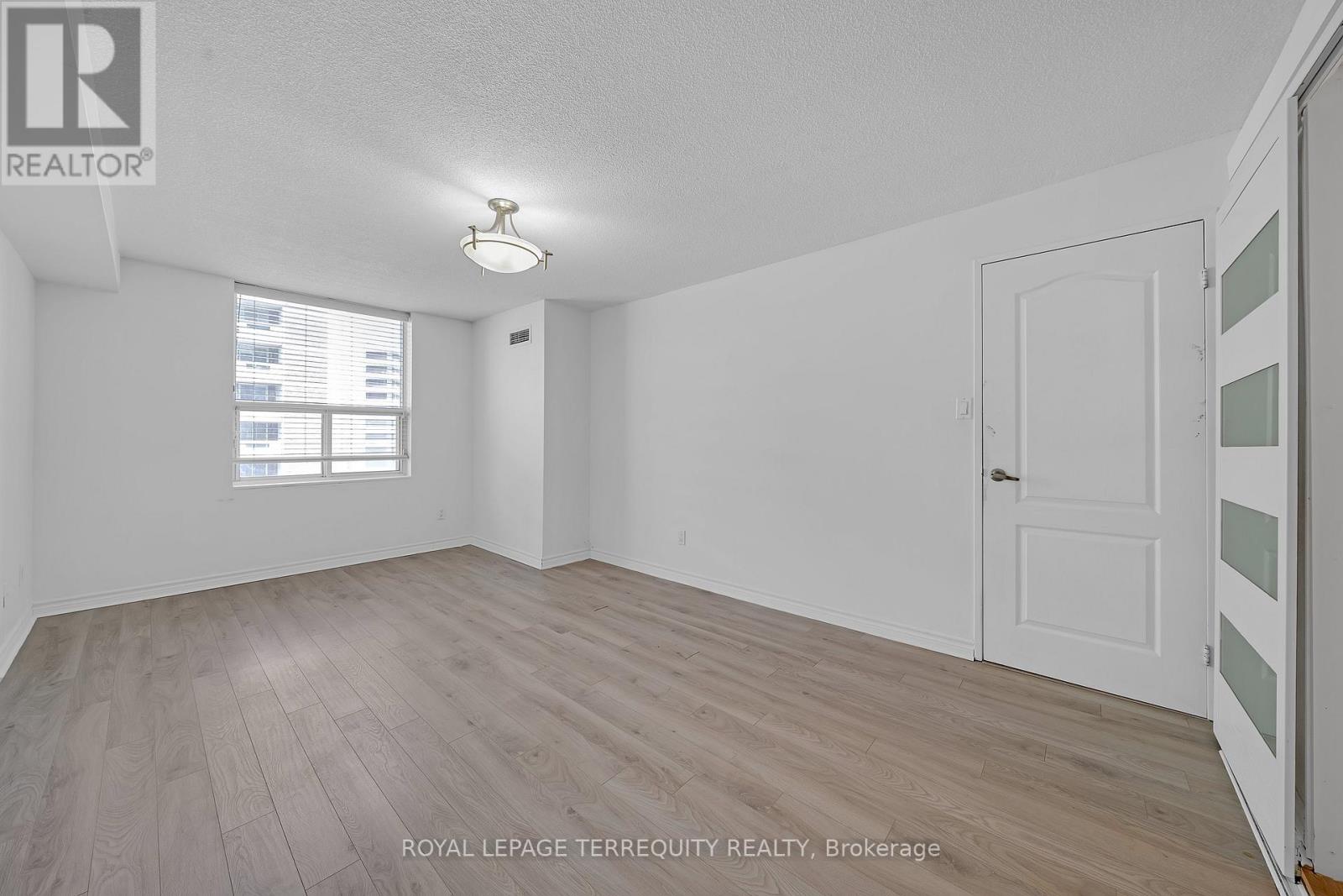 #804 50 INVERLOCHY BOULEVARD - 17