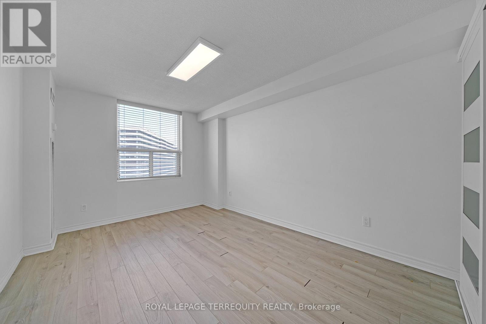 #804 50 INVERLOCHY BOULEVARD - 24