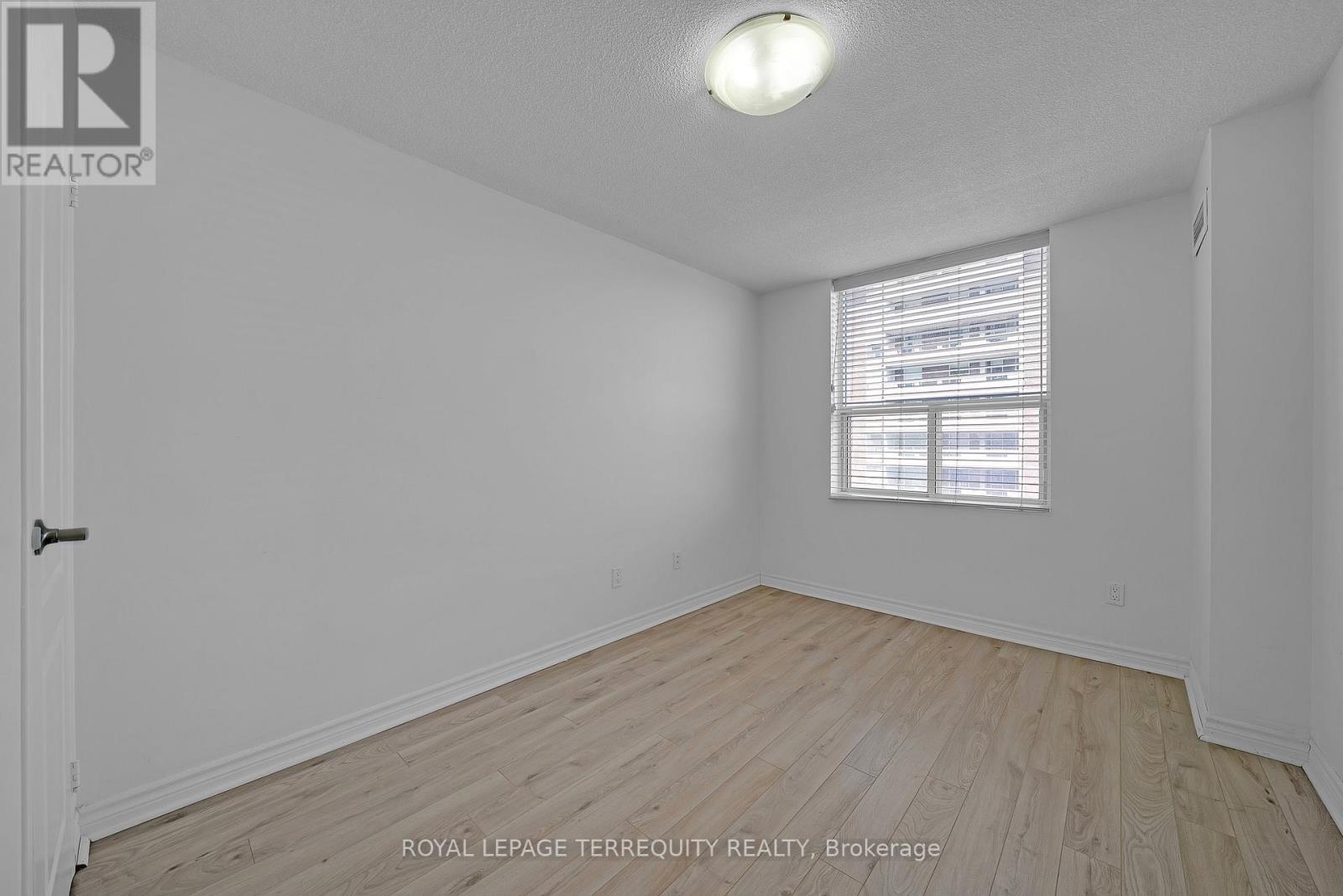 #804 50 INVERLOCHY BOULEVARD - 22