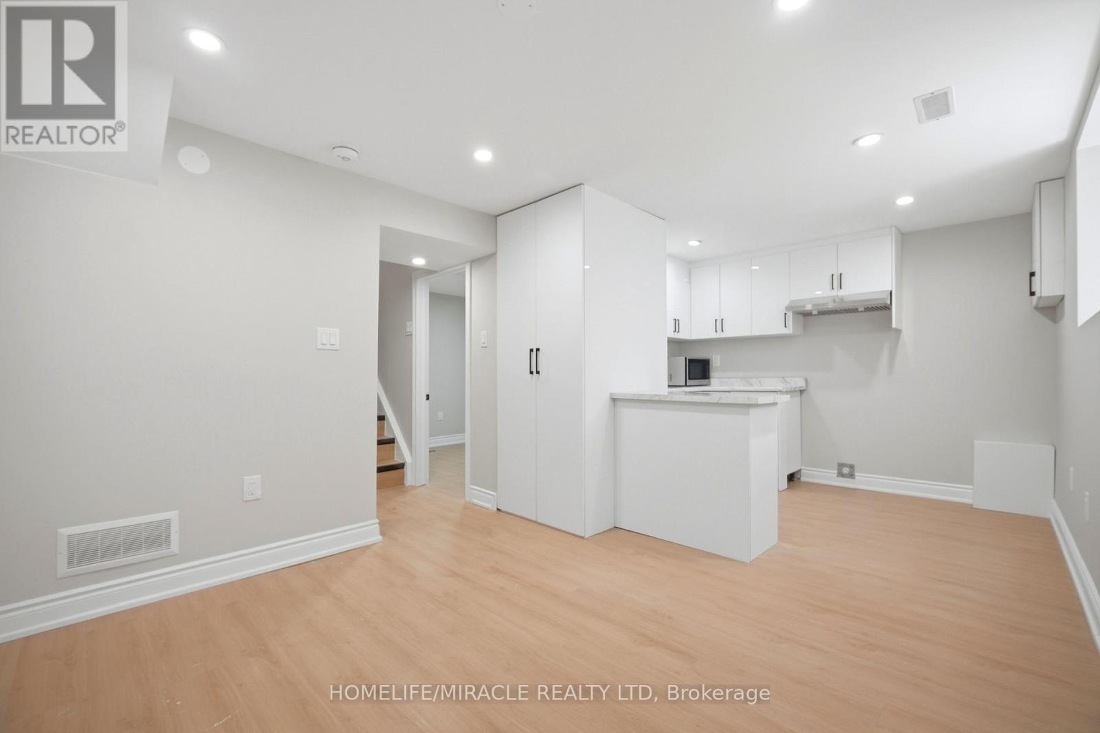 96 BONHAM BOULEVARD - 23