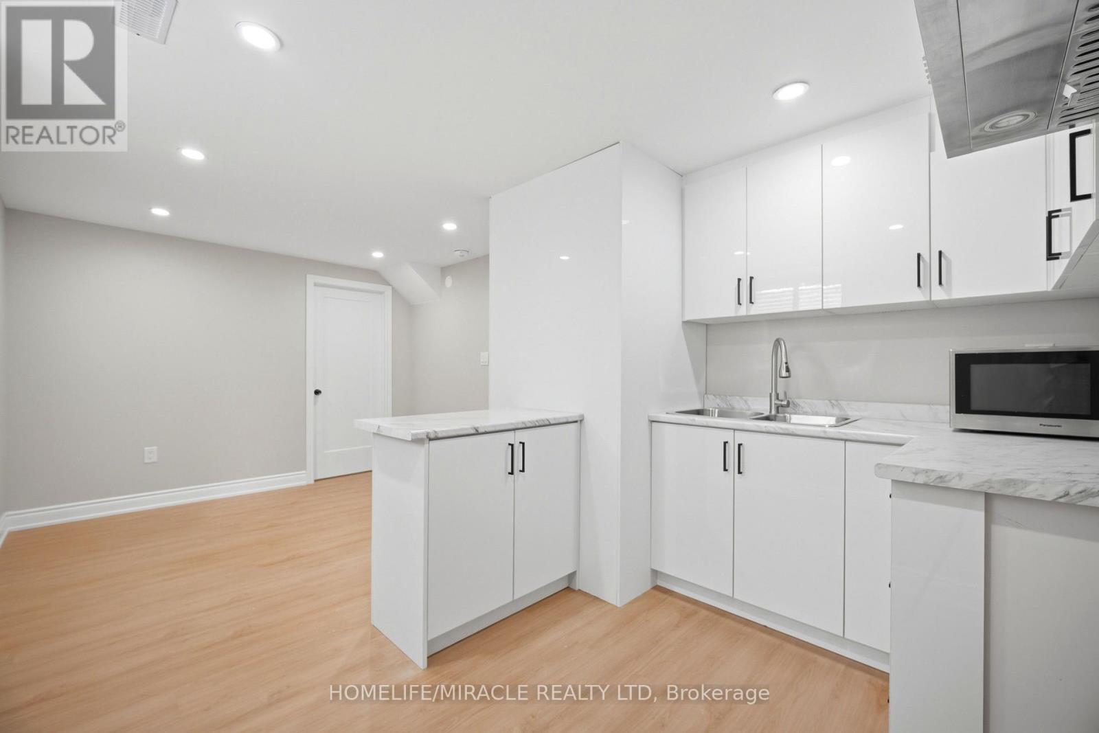 96 BONHAM BOULEVARD - 24