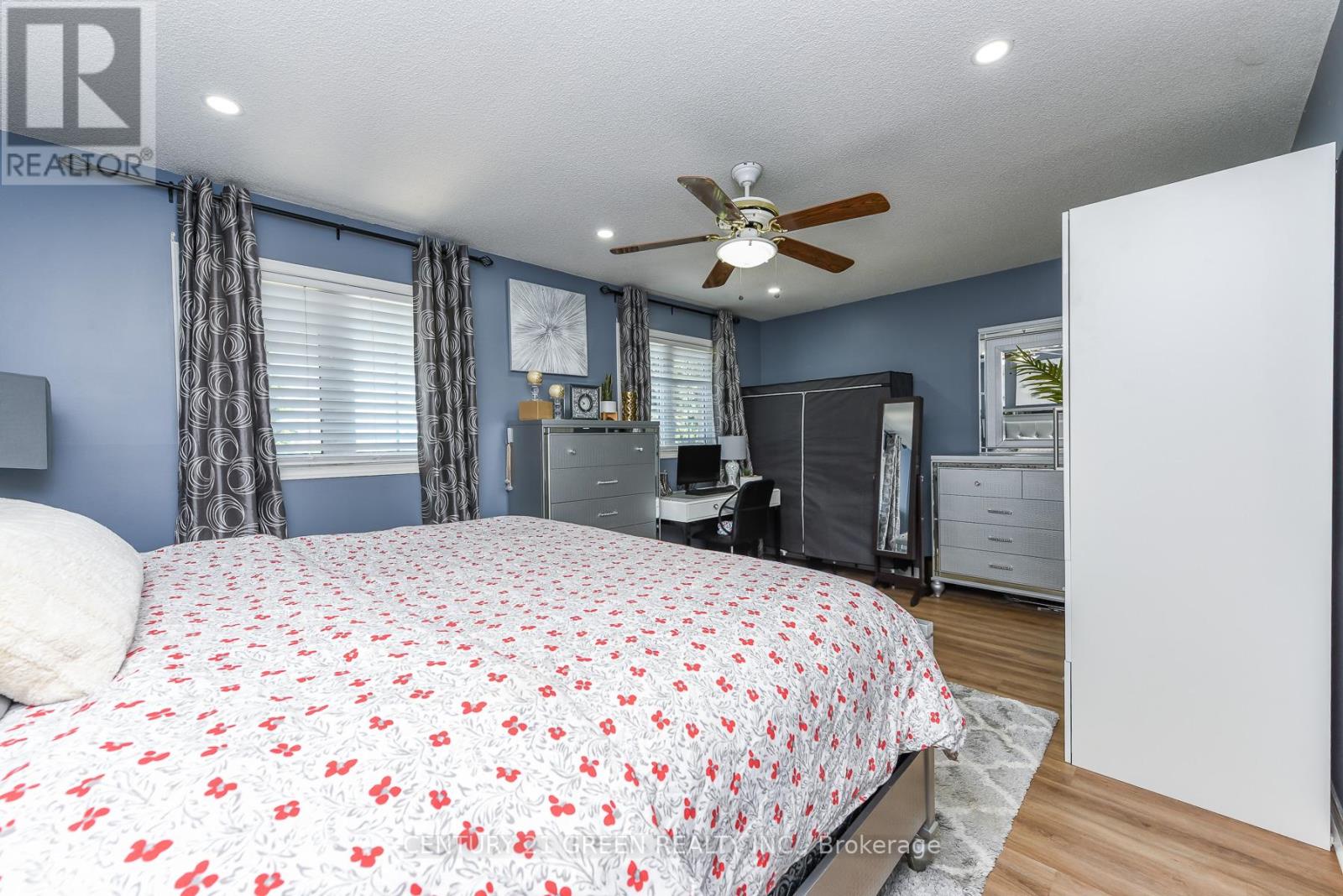 200 WINNERS CIRCLE - 19