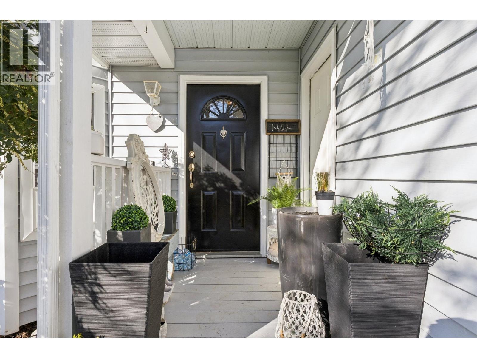 875 PORTEAU PLACE, North Vancouver