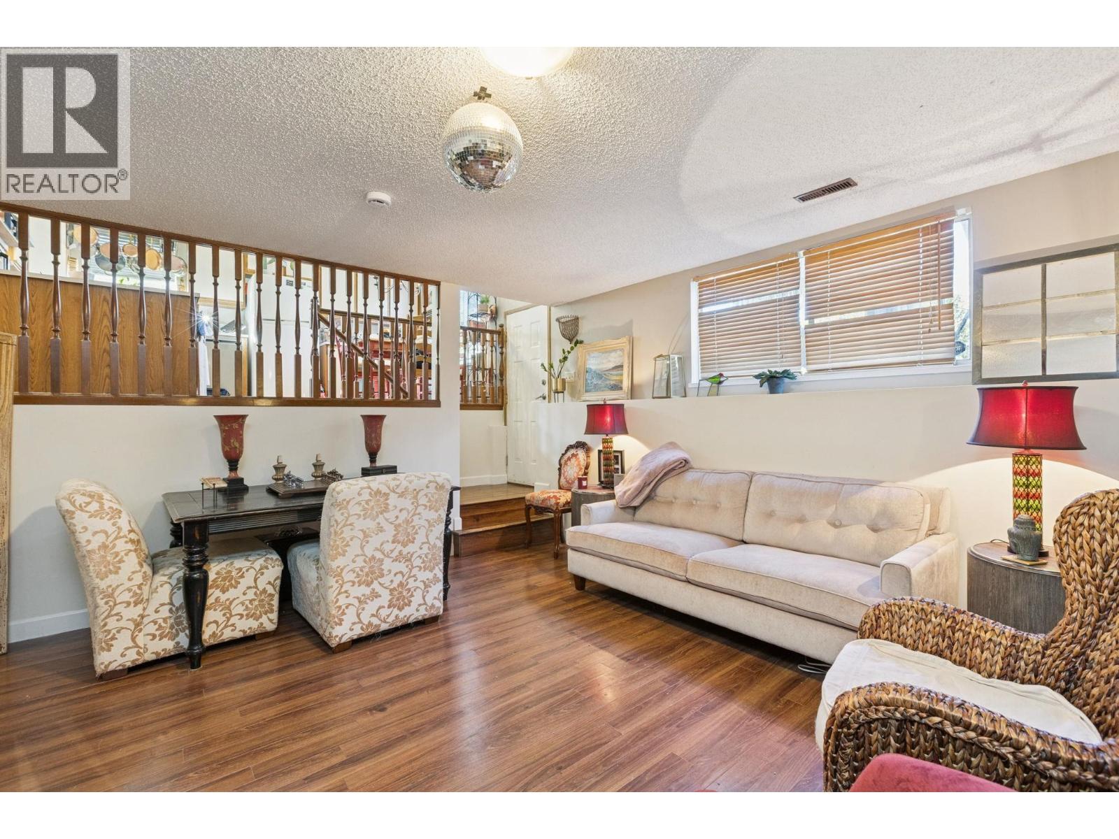 875 PORTEAU PLACE, North Vancouver
