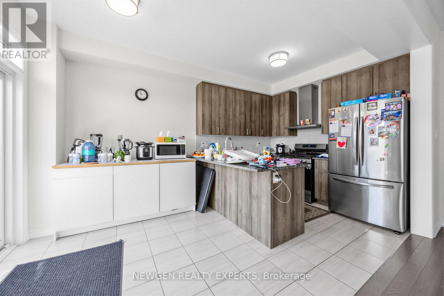 9 HICKLING LANE - 12