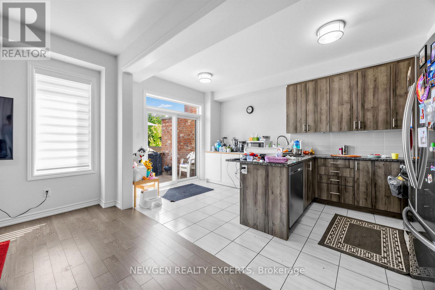 9 HICKLING LANE - 13