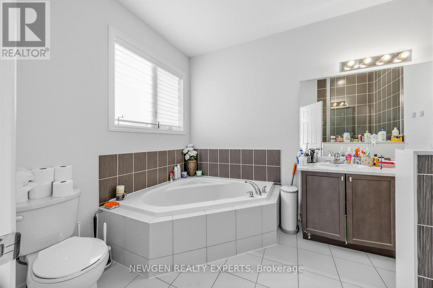 9 HICKLING LANE - 22