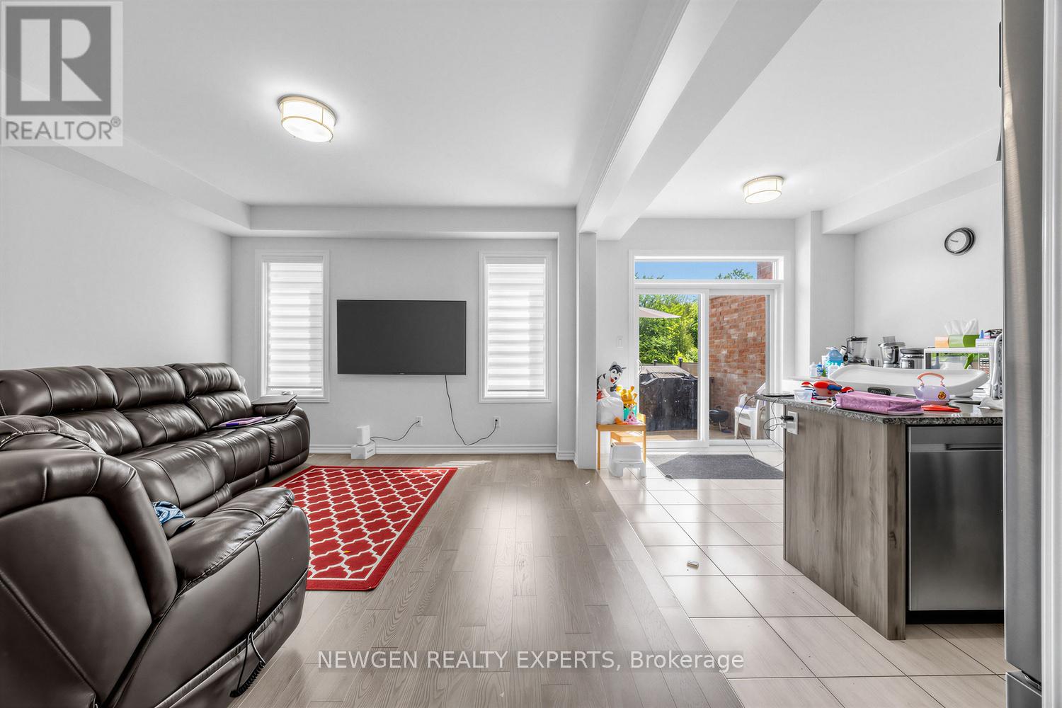 9 HICKLING LANE - 6