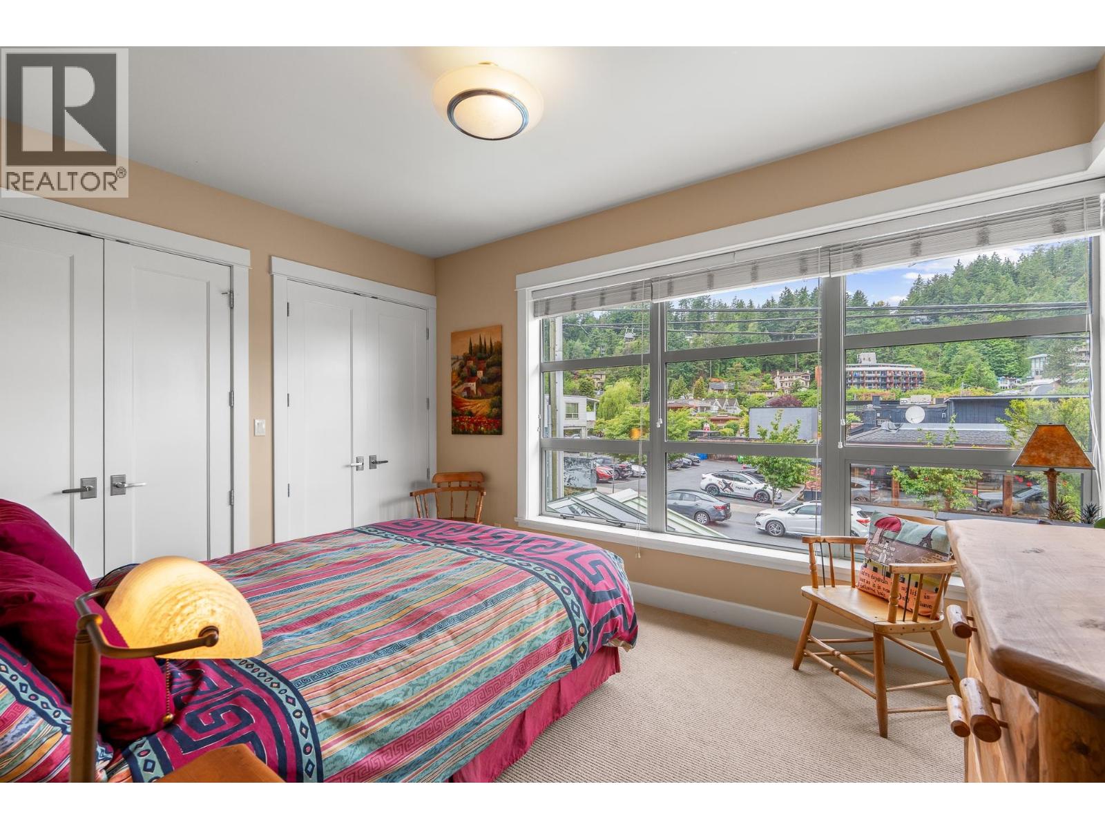 205 6688 ROYAL AVENUE, West Vancouver