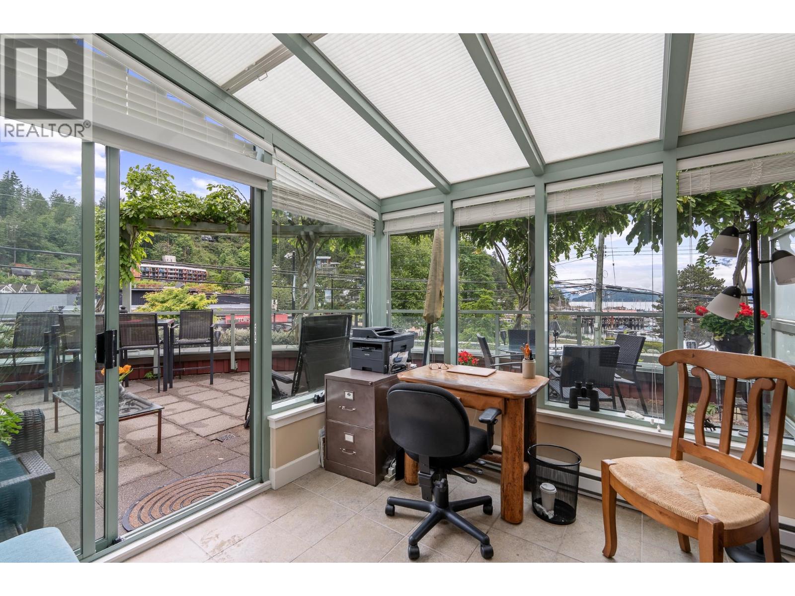 205 6688 ROYAL AVENUE, West Vancouver