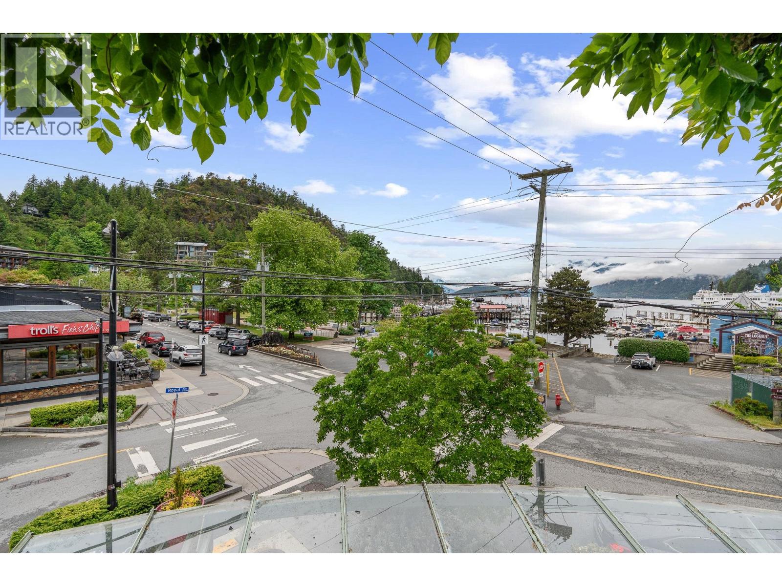 205 6688 ROYAL AVENUE, West Vancouver