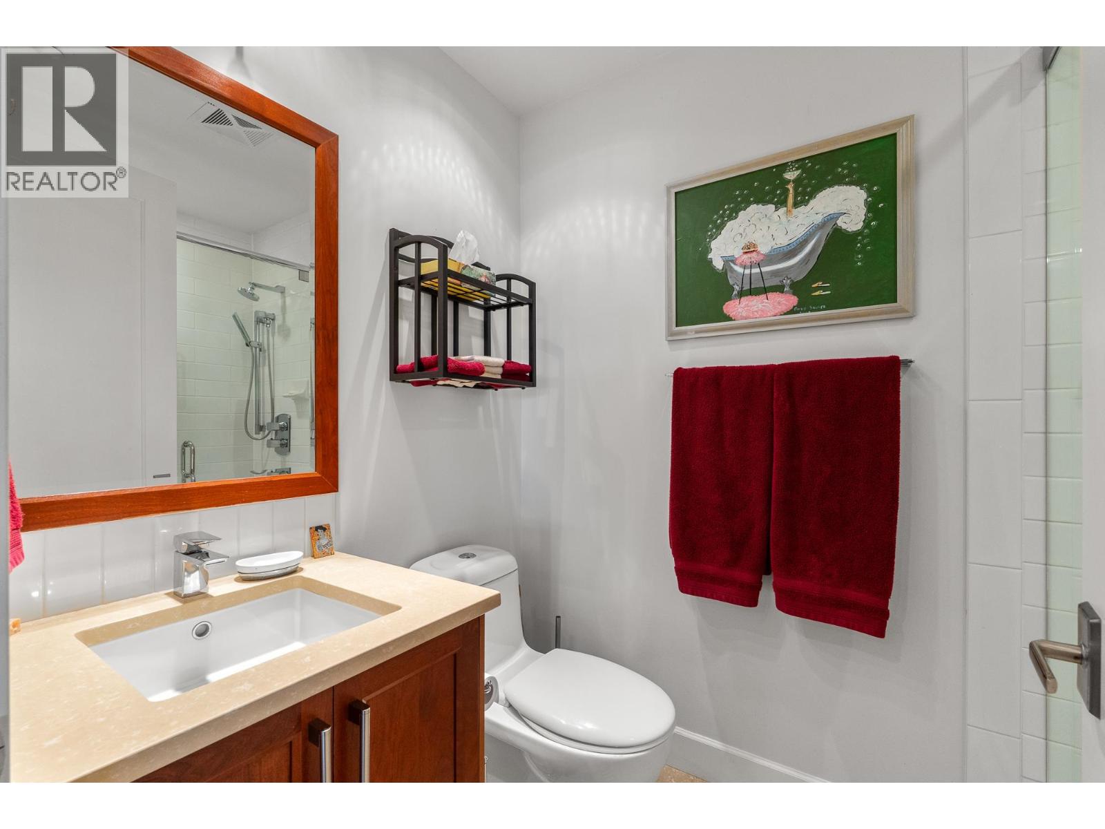 205 6688 ROYAL AVENUE, West Vancouver
