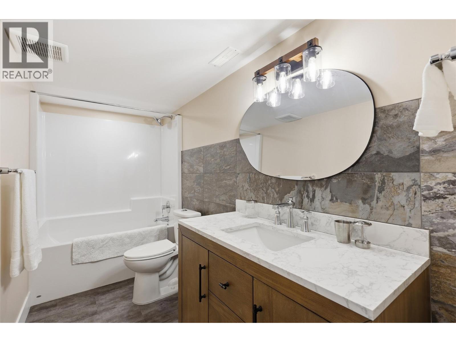 213 RUE CHEVAL NOIR - 53
