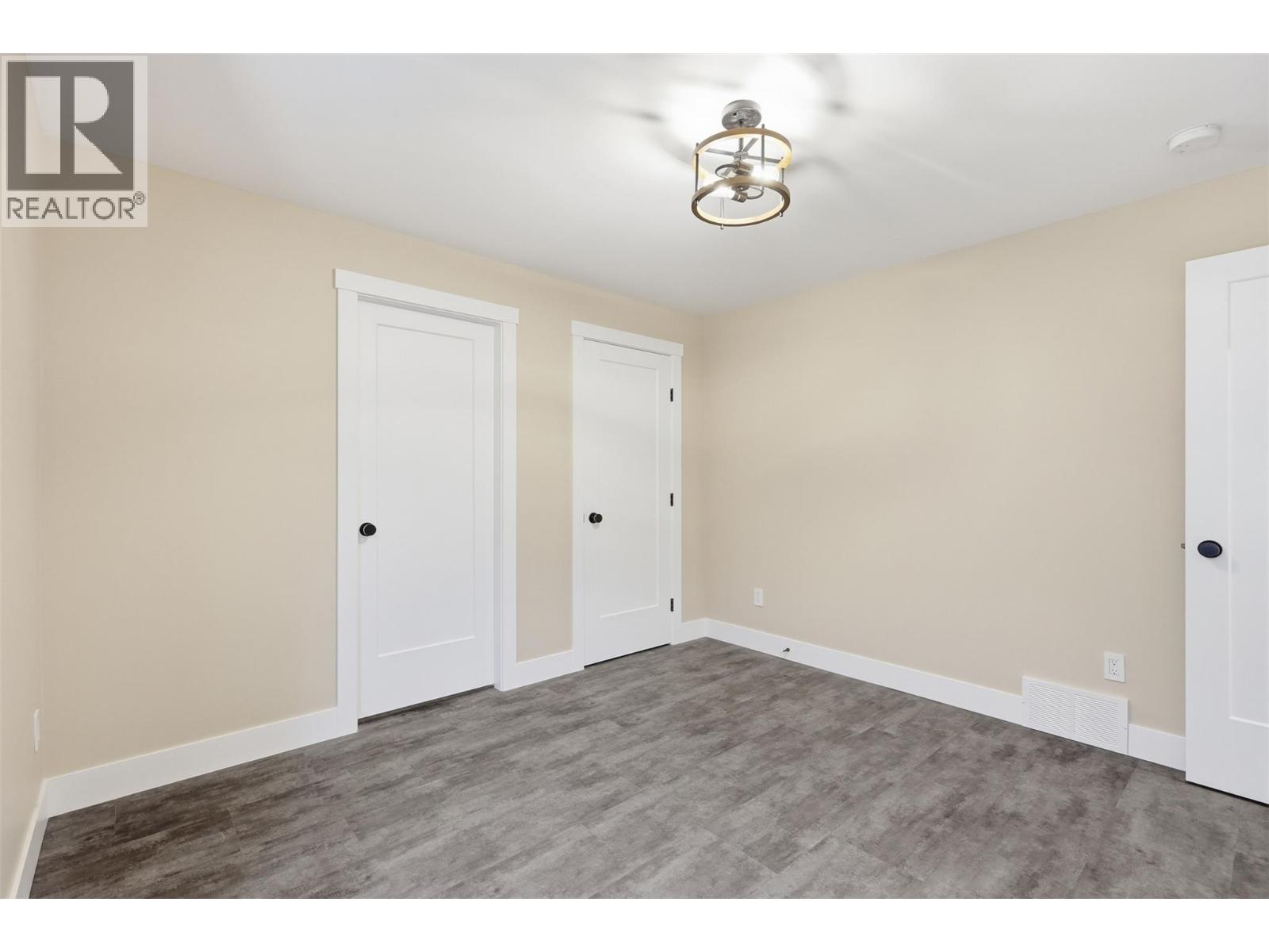 213 RUE CHEVAL NOIR - 52