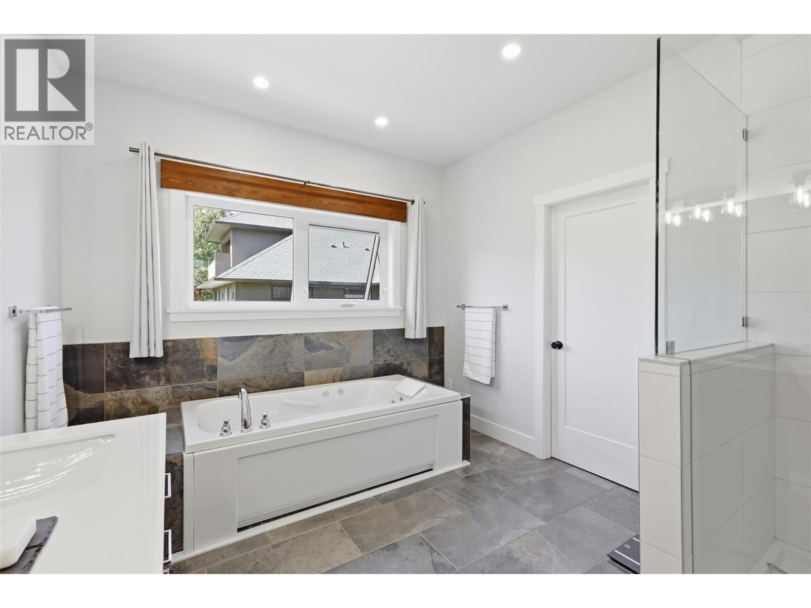 213 RUE CHEVAL NOIR - 26