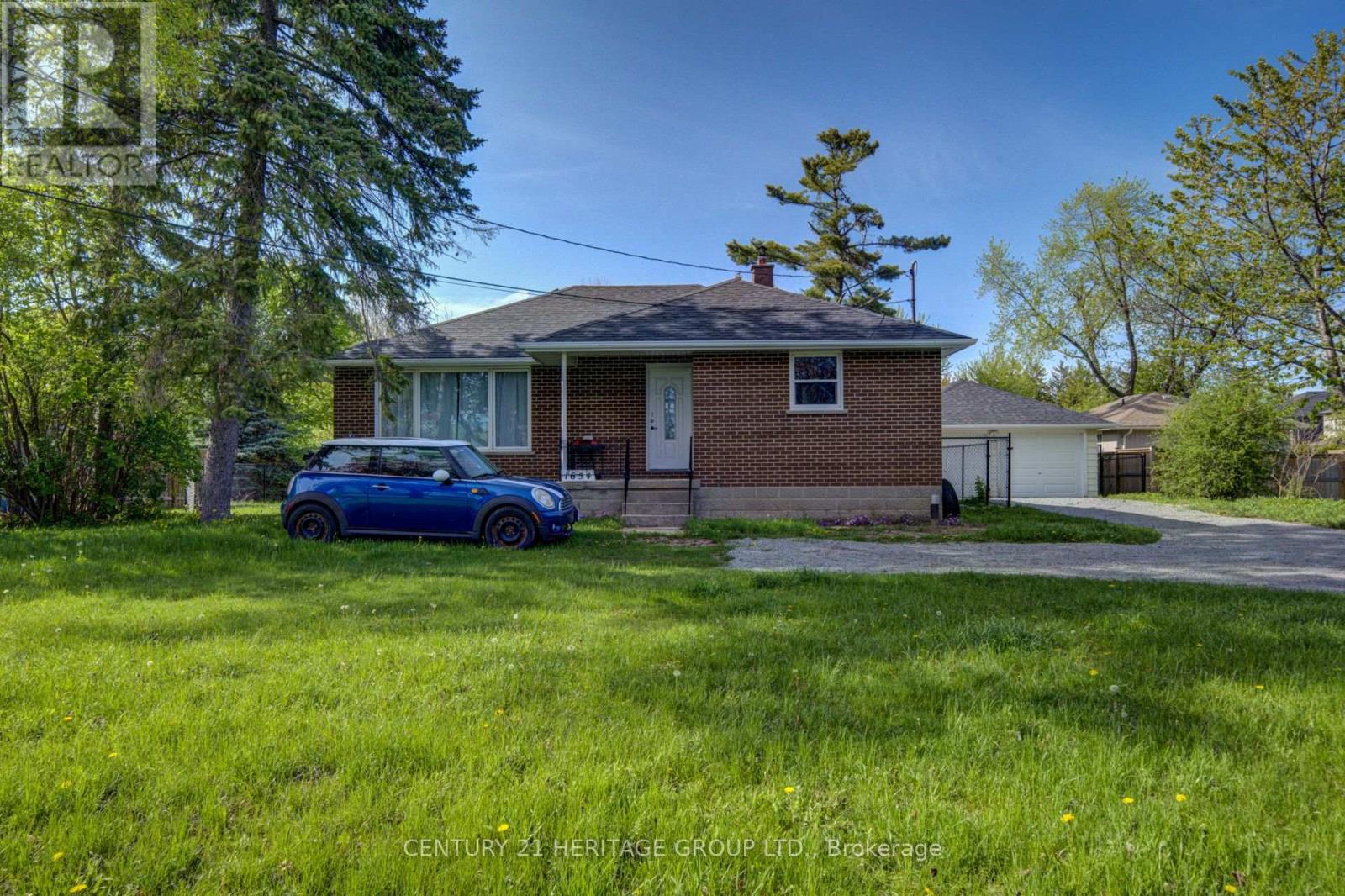 1654 METRO ROAD N - 1