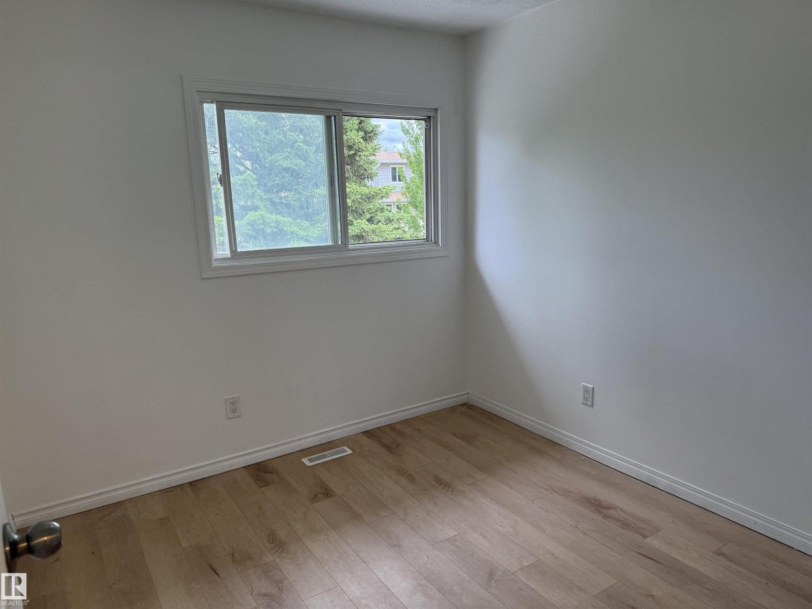 14537 121 ST NW - 12