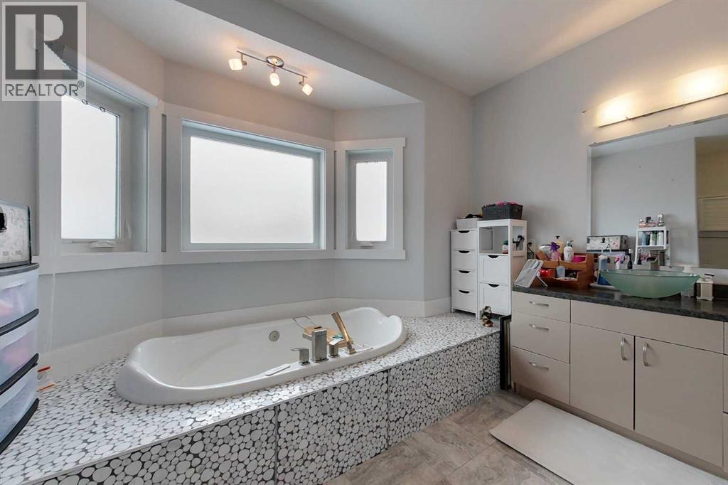 204 13 Street SE — photo 7