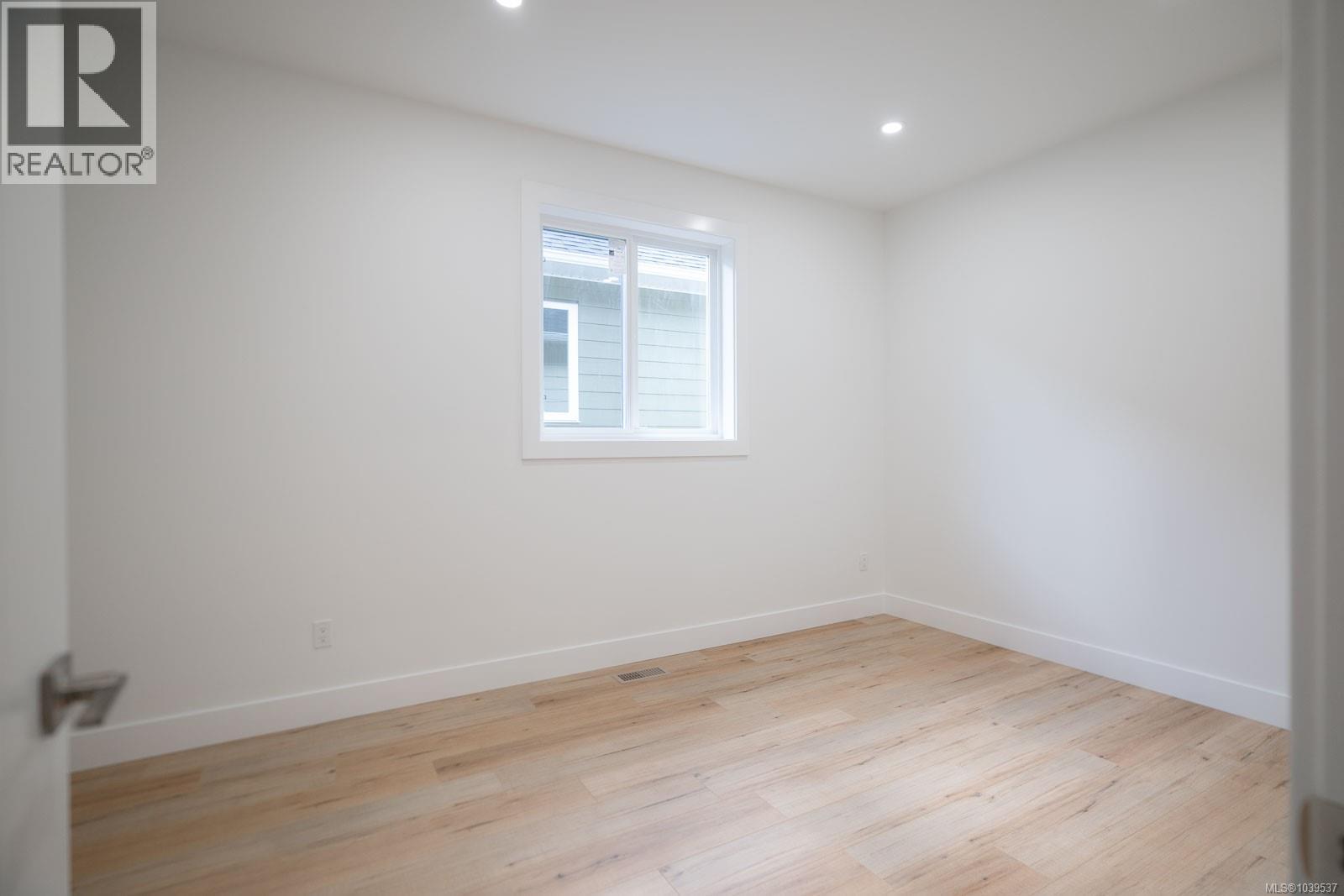 472 Hampstead St - 32