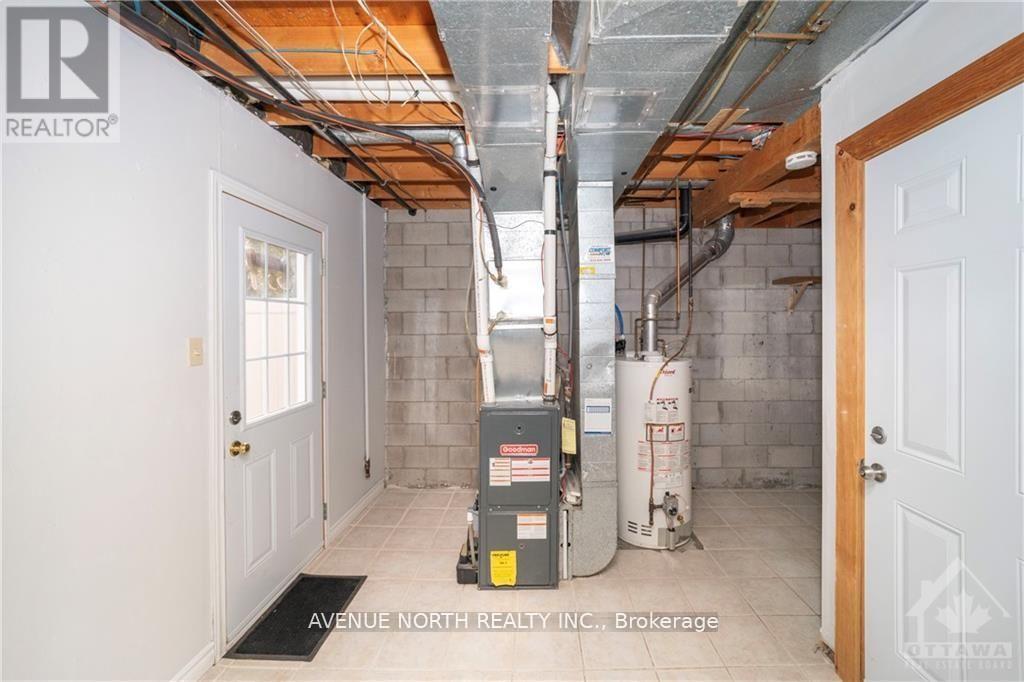 3 Bed, 2 Bath House for Rent in Ottawa – 50 – 1959 GREENWAY PARKWAY, Ottawa – MLS# X13412384 - Image 2