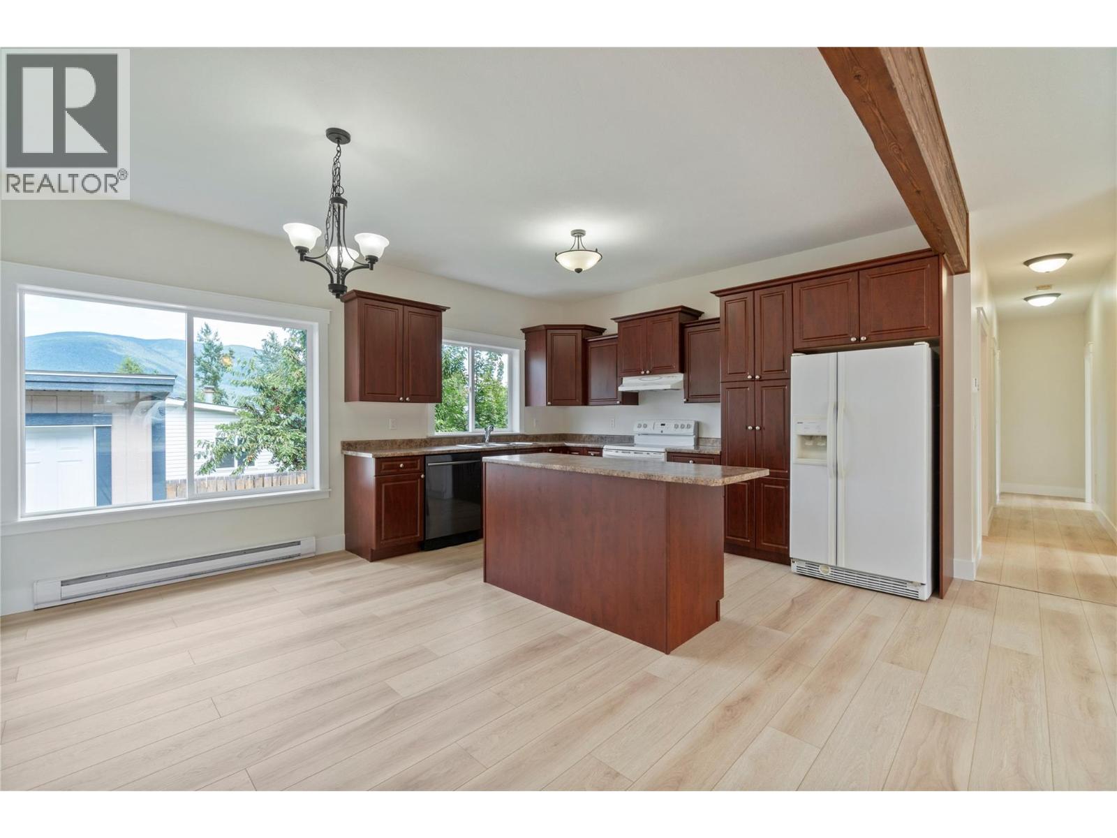 7281 46 Street NE - 16