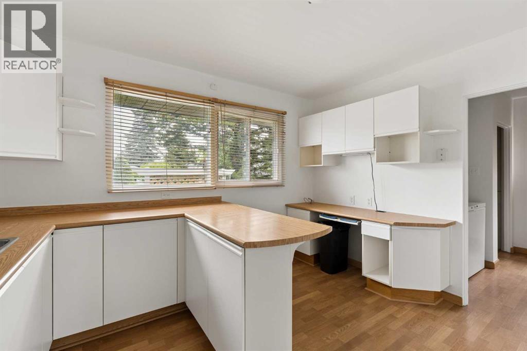 32 Gladeview Crescent SW — photo 8