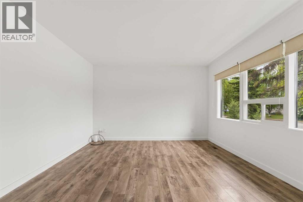 32 Gladeview Crescent SW — photo 14