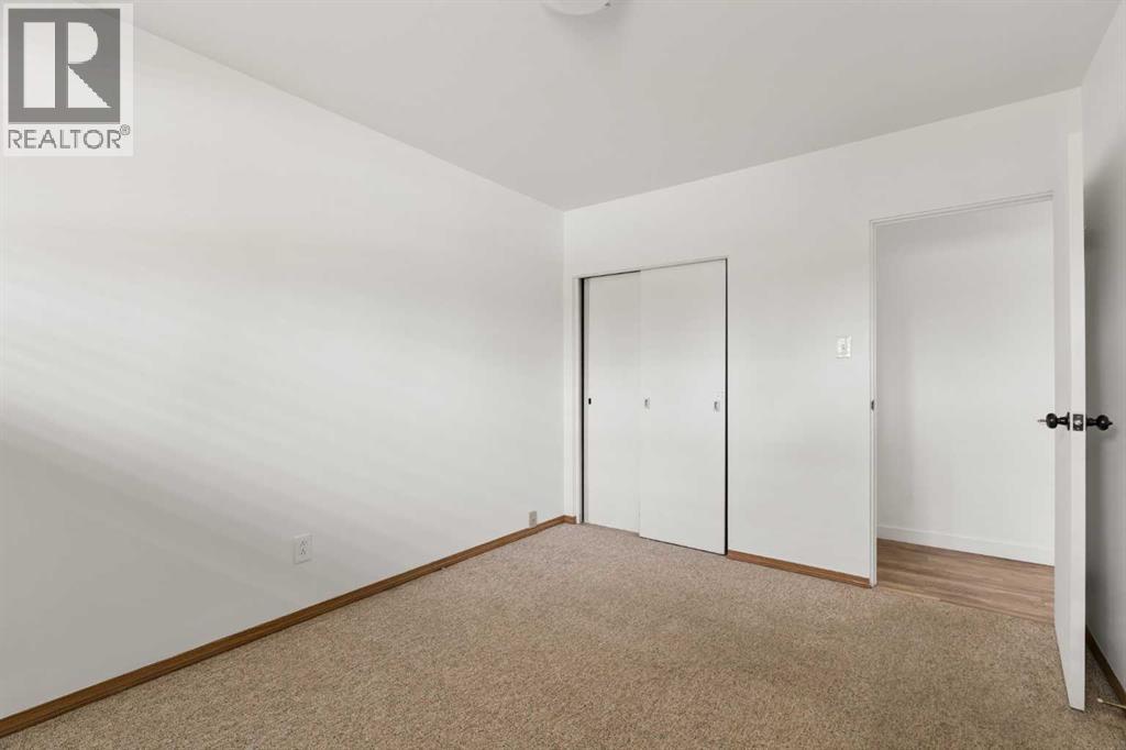 32 Gladeview Crescent SW — photo 22
