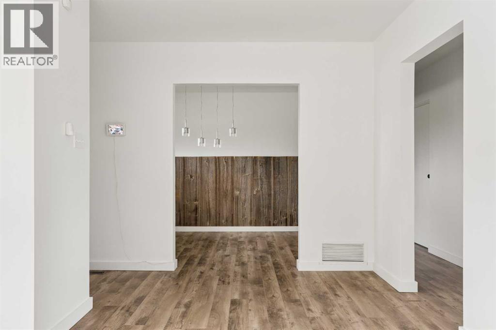 32 Gladeview Crescent SW — photo 16