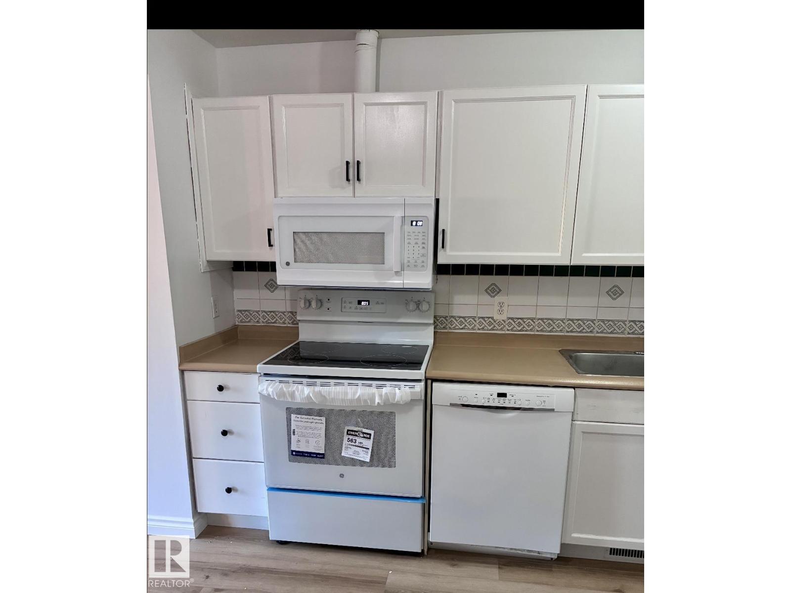 17423 92 AV NW - 17