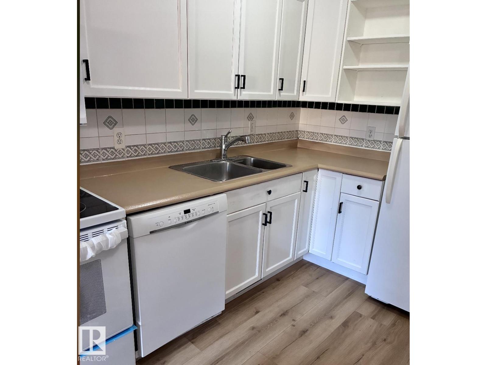 17423 92 AV NW - 18