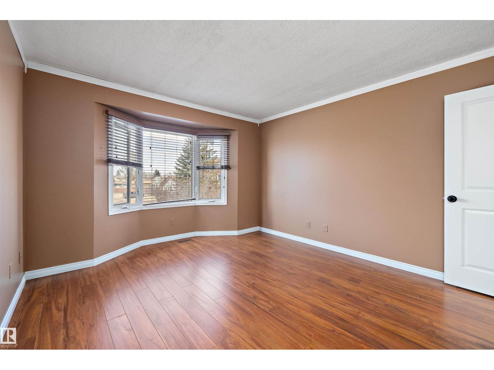 17423 92 AV NW - 32