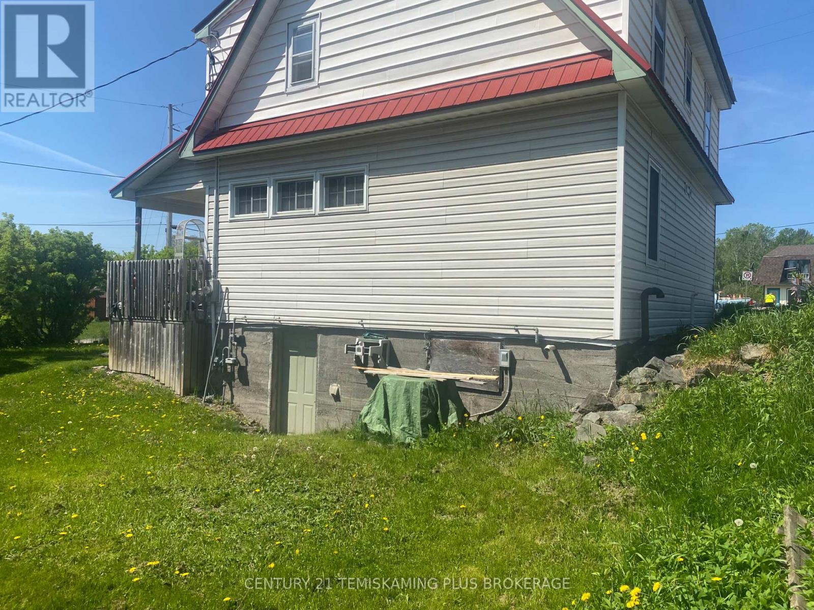 6739 HWY 11 N HIGHWAY - 42