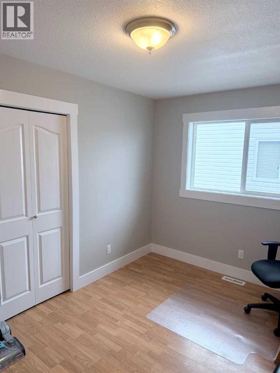 9609 100 Avenue — photo 8